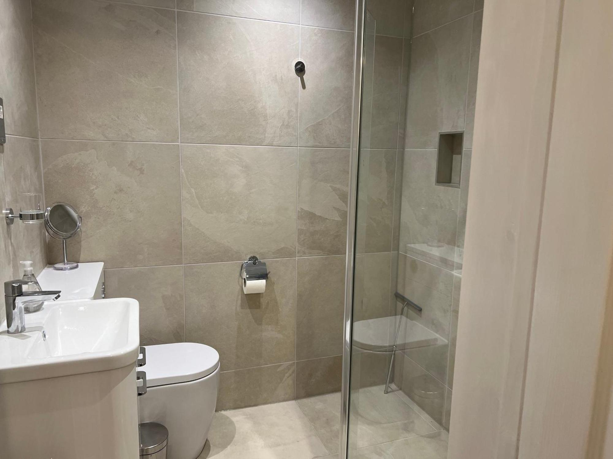 Keswick Ground Floor Apartment With Parking Ngoại thất bức ảnh
